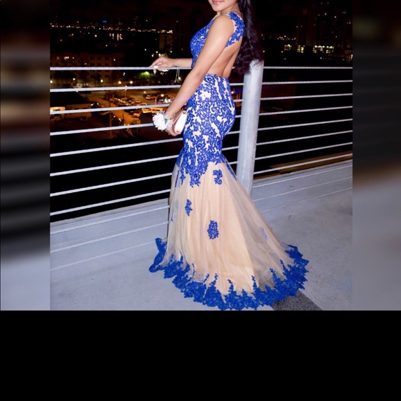 Special occasion gown size 0 - Picture 3 of 3